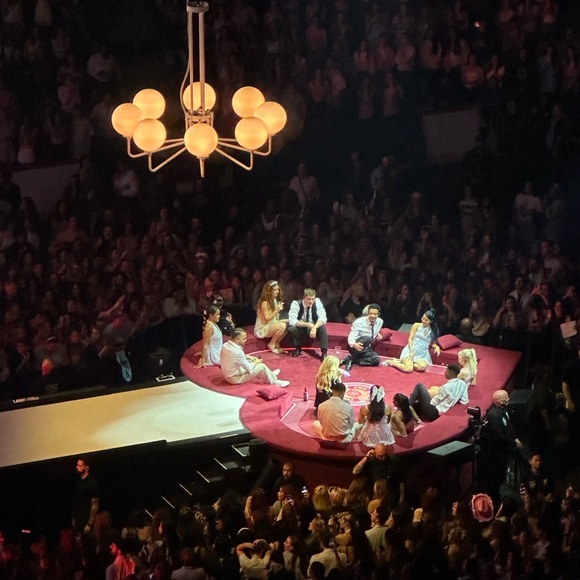 Meet your Posher, WholeThreads - Picture 1 of 1